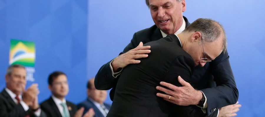 Senadores iniciam movimento pelo impeachment de André Mendonça, bolsonarista no STF que atentou contra a Democracia