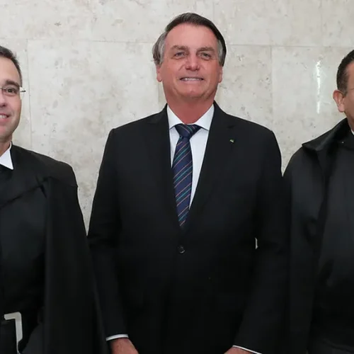 Tropa de choque terrivelmente bolsonarista em pé de guerra: Nunes Marques e André Mendonça agem contra Lula e a favor de Flávio