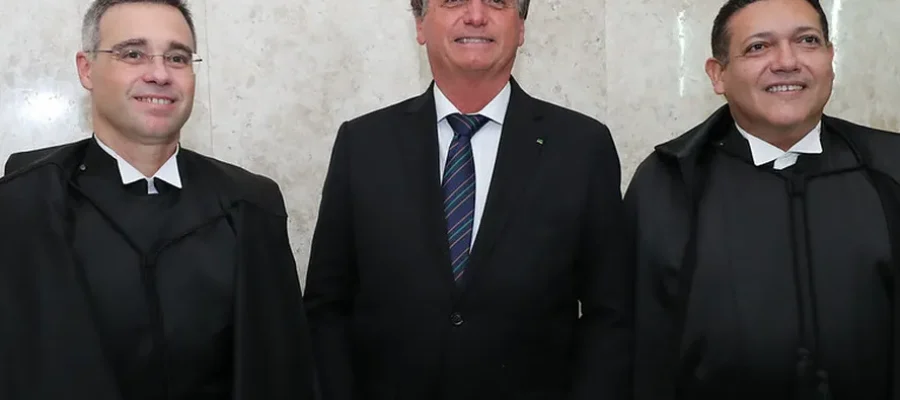 Tropa de choque terrivelmente bolsonarista em pé de guerra: Nunes Marques e André Mendonça agem contra Lula e a favor de Flávio