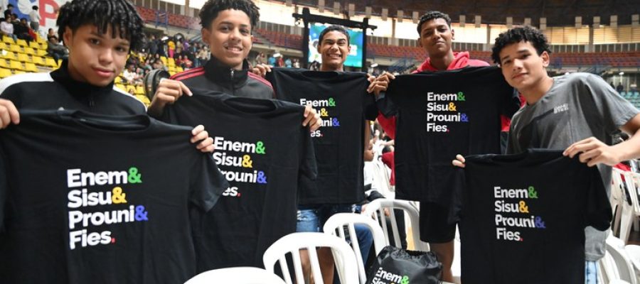 Desempenho de alunos cotistas em cursos de graduação supera o da média