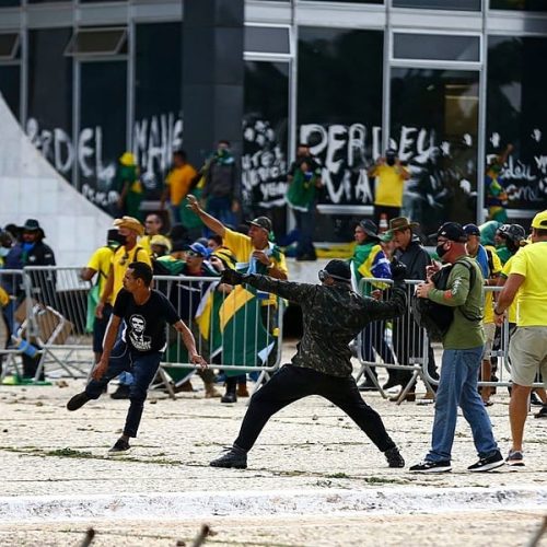 Abraço à Democracia: dois anos do golpe serão marcados por respeito às instituições e ao povo brasileiro