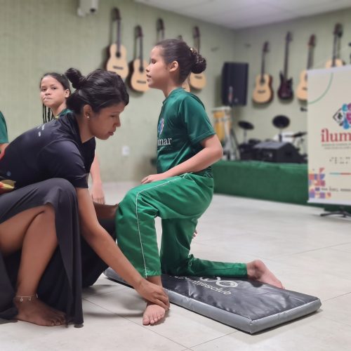 Pessoas com deficiências visuais podem participar de oficinas de formação artística no Instituto de Cegos do Ceará