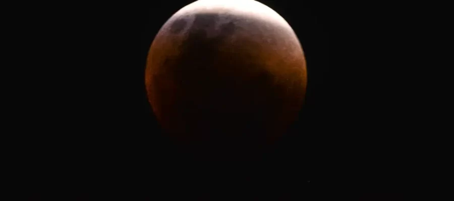 Saiba como será a Lua de Sangue amanhã, terça-feira