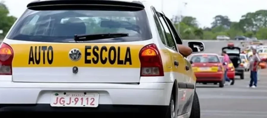 86,8% dos candidatos optam por autoescolas na formação para obter a CNH; índice mostra que fim da obrigatoriedade não prejudicou setor