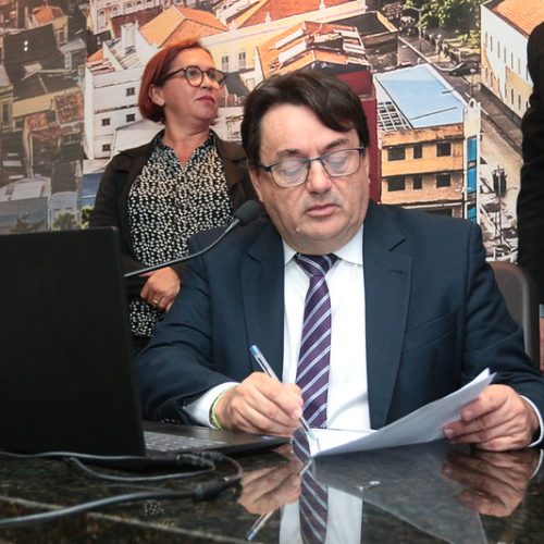 A Coluna do Roberto Maciel (terça, 8.7): O vício na jogatina, vida do fortalezense e o que a política tem a ver com isso
