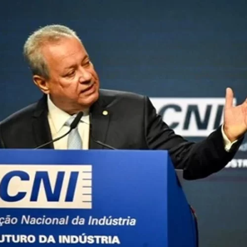 Industriais abandonam postura omissa e se manifestam em favor do Brasil na extorsão cometida por Trump