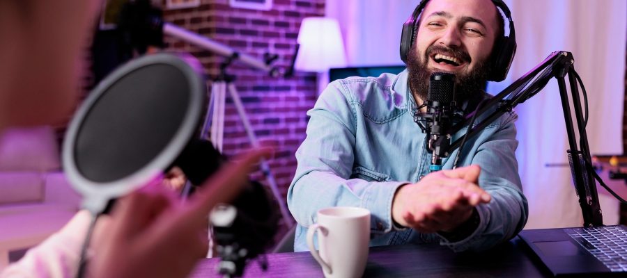 Artigo: “O marco da profissão multimídia e a mudança de patamar dos influenciadores digitais no Brasil”