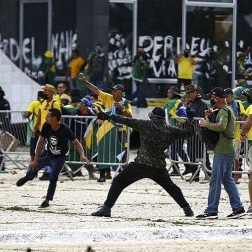 The Intercept: “De férias com o golpe”