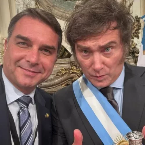 Milei e Flávio, Flávio e Milei: cada um tem de aguentar a presença e a sombra do outro; quem primeiro vai pedir penico?