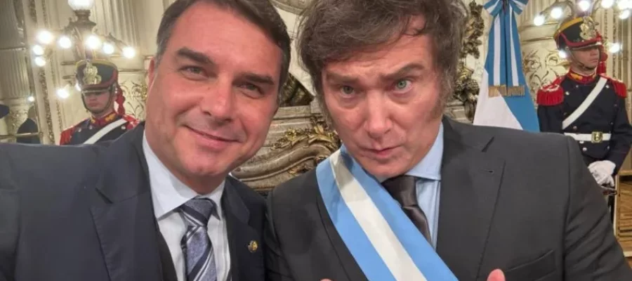 Milei e Flávio, Flávio e Milei: cada um tem de aguentar a presença e a sombra do outro; quem primeiro vai pedir penico?