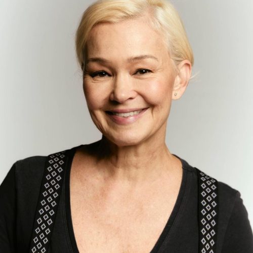 Júlia Lemmertz estreia em Fortaleza espetáculo com leitura dramatizada de contos e poemas de Cora Coralina