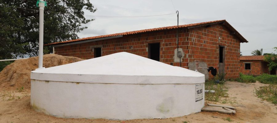 Elmano anuncia investimento de R$ 23 milhões para construção de mais de 3 mil cisternas de placas; 18 municípios serão beneficiados