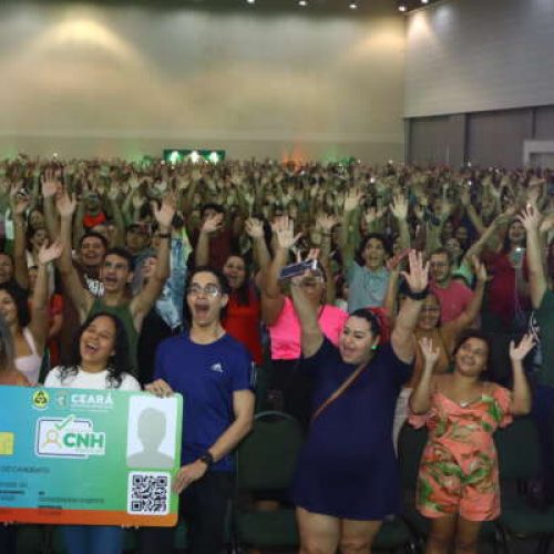 Ceará: Governo do Estado entrega 5 mil cartões da CNH Popular a candidatos de Fortaleza
