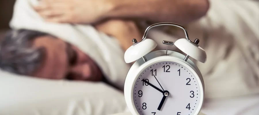 “Jet lag social”: conheça os efeitos devastadores causados por dormir tarde (e mal) e acordar cedo