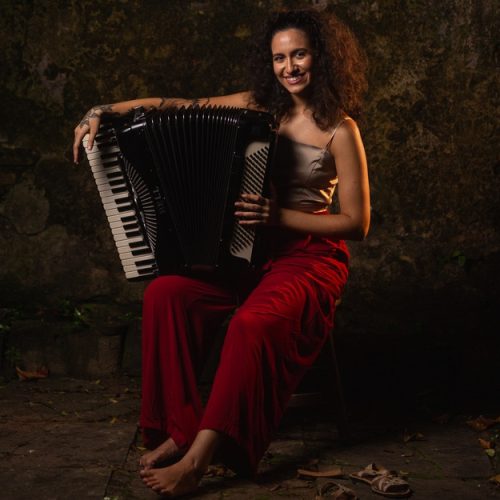 As moças do fole: espetáculo na Caixa Cultural Fortaleza destaca talento feminino nas sanfornas