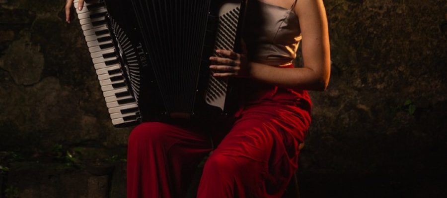 As moças do fole: espetáculo na Caixa Cultural Fortaleza destaca talento feminino nas sanfornas