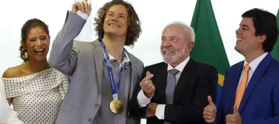 Lula recebe Lucas Braathen e Isadora Cruz e reafirma compromisso com fortalecimento dos esportes