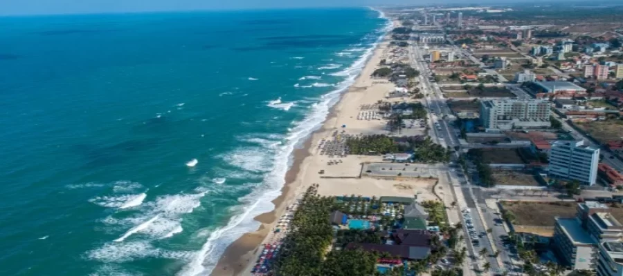 Acrísio Sena: “O futuro da praia tem nome: diálogo” (ou “As ondas da justiça econômica e social na orla de Fortaleza”)