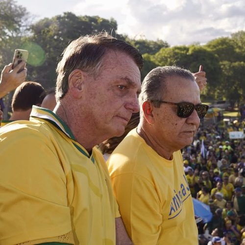 A Coluna do Roberto Maciel (sábado, 10.5): “Bolsonaro faz, com o odor inconfundível da extrema-direita, o seu próprio e patético ‘Ainda estou aqui'”