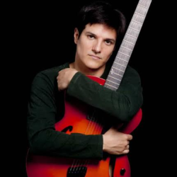 Guitarrista Chico Pinheiro faz hoje e amanhã masterclass e show em Fortaleza