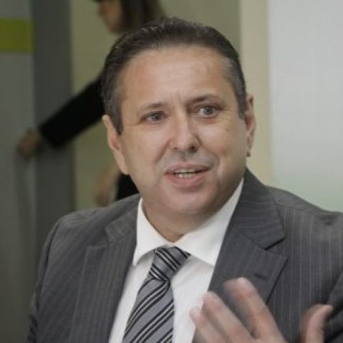 A Coluna do Roberto Maciel (quinta, 12.2): Fajutice, fake news e tosqueira que alagam a cena política com “análises”