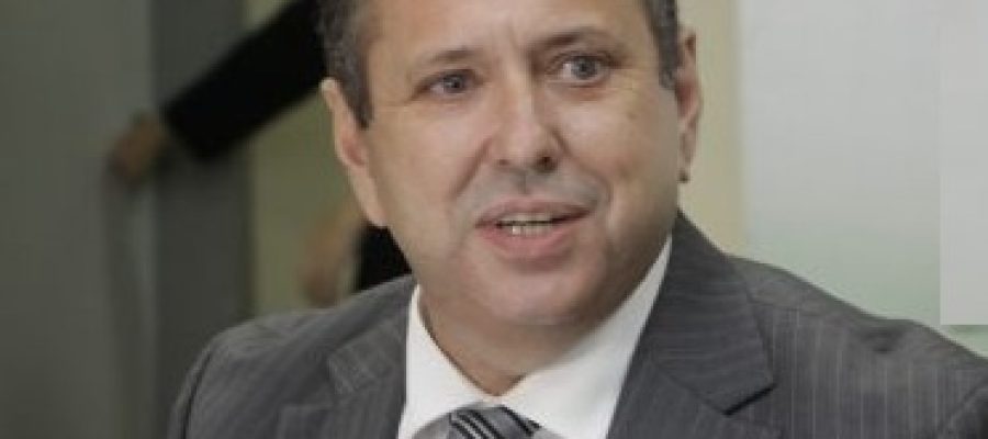 A Coluna do Roberto Maciel (quinta, 12.2): Fajutice, fake news e tosqueira que alagam a cena política com “análises”