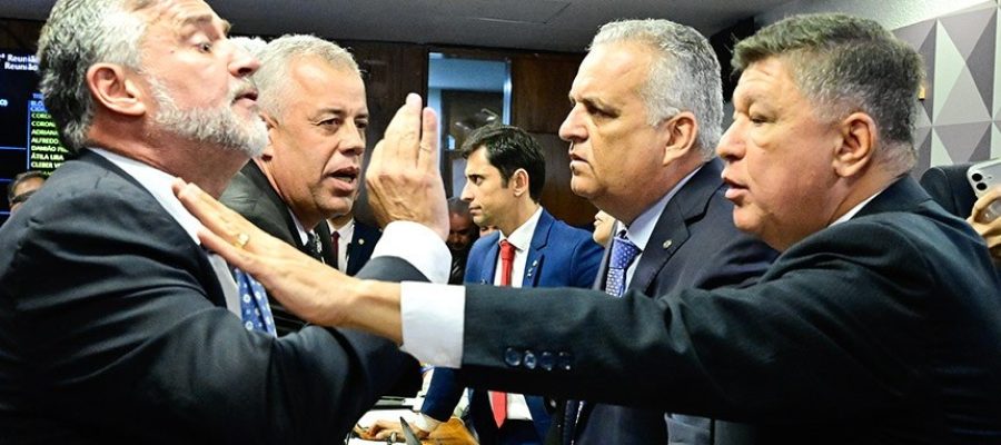 The Intercept: “O show de horrores da extrema direita na CPMI do INSS” (ou “O golpe comete fraude e vira crime: como atropelar a Democracia usando paletó e gravata”)