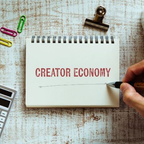 51% dos criadores de conteúdo consideram desistir enquanto mercado projeta bilhões de dólares para 2026