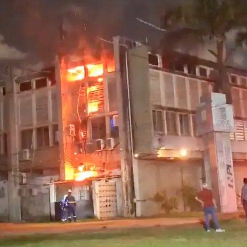 Incêndio na UFPE pode ter sido criminoso; PF vai apurar