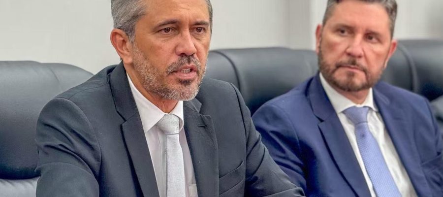 A Coluna do Roberto Maciel (terça, 6.1): O Ceará, a Democracia e a Venezuela