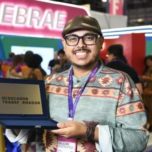 Prêmio Educador Transformador, promovido pelo Sebrae, Bett Brasil e Instituto Significare, prorroga inscrições até 18 de agosto