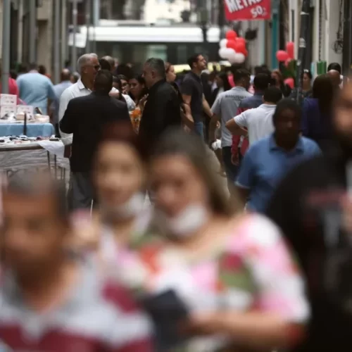 A Coluna do Roberto Maciel: A miséria perde volume e a pauta de 2026 ganha peso