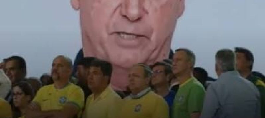 Justiça dá prazo para Bolsonaro dar mais uma desculpa furada para vigarice política com o filho: a apresentação de vídeo de inteligência artificial na convenção de Flávio