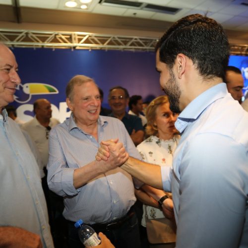 Ciro e Tasso vão docilmente, como gado rumo ao abate, acompanhar os aplausos para a chacina propostos pelo chefe André Fernandes?