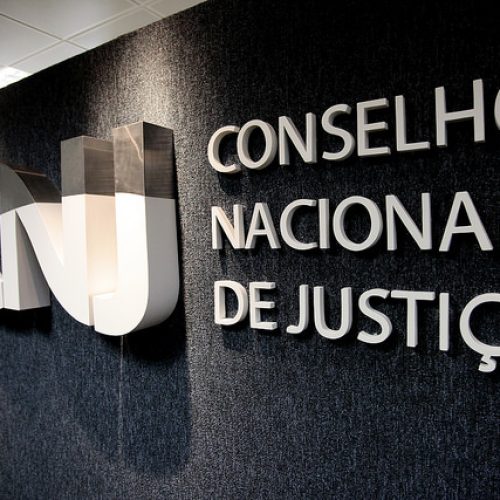 A Coluna do Roberto Maciel (terça, 19.8): Justiça se move contra fake news; iniciativa cabe bem a outras instituições