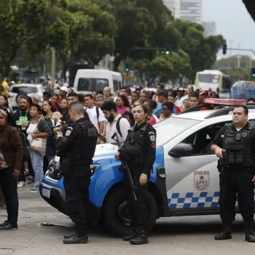 A Coluna do Roberto Maciel (sábado, 1.11): Não se deve acreditar em coincidências onde o ódio faz morada (Ou “A chacina do Rio repercutirá na política do Ceará”)