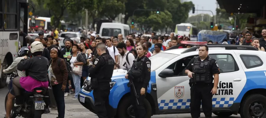 A Coluna do Roberto Maciel (sábado, 1.11): Não se deve acreditar em coincidências onde o ódio faz morada (Ou “A chacina do Rio repercutirá na política do Ceará”)
