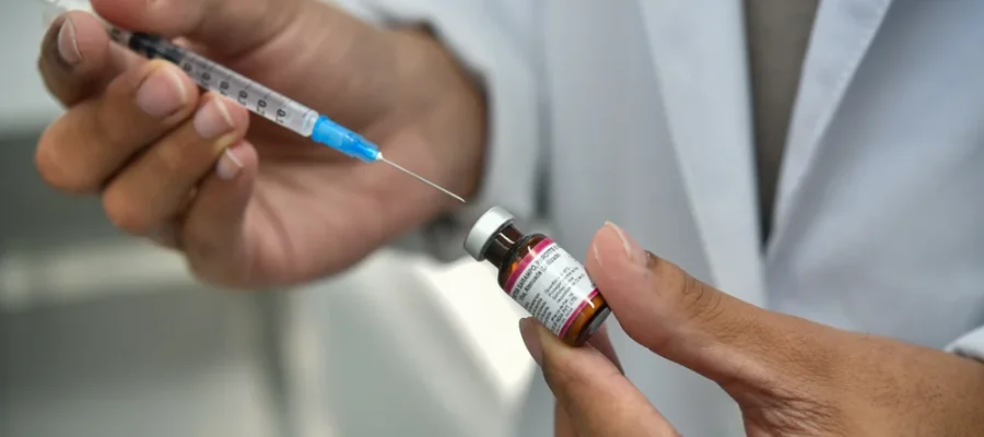 Ministério da Saúde reforça vacinação de crianças e adolescentes contra sarampo, pneumonias e outras doenças