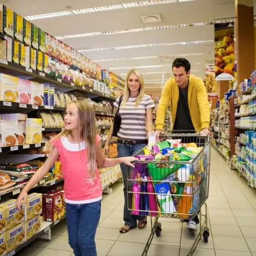 Confederação do Comércio apura que intenção de consumo das famílias é a maior em 11 anos