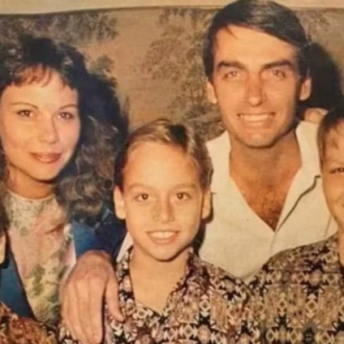 A Coluna do Roberto Maciel (quinta, 4.12): Jair Bolsonaro praticou a “formação de família”