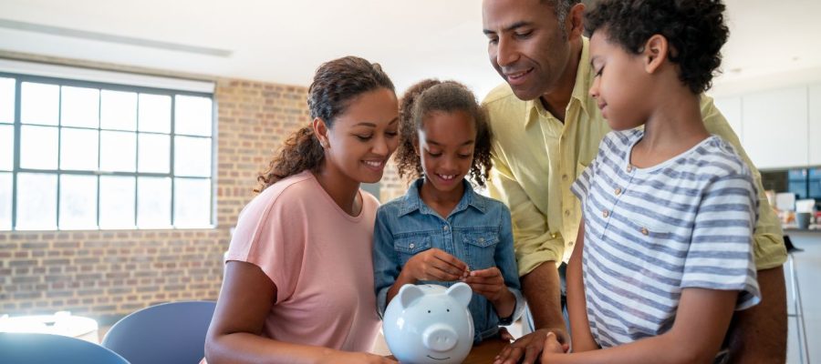 A Coluna do Roberto Maciel (terça, 27.1): Famílias posam sorridentes para foto da economia nacional