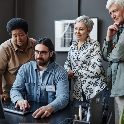 Profissionais 50+ encontram caminhos para recolocação