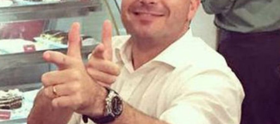 Site diz que Bolsonaro escolheu o filho Flávio como candidato à Presidência; senador tem rachadinha e farra de imóveis no currículo