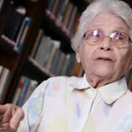 Adísia Sá: jornalista e professora completa 96 anos