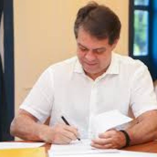 Evandro sanciona regulamentação de 10 zonas de interesse social prioritárias; medida é considerada marco histórico para habitação em Fortaleza