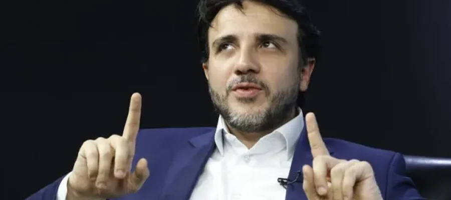 A Coluna do Roberto Maciel (quinta, 27.8): Para que (e a quem) serve Renan Santos?