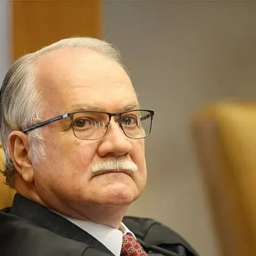 Após ataque interno cometido pelo bolsonarista André Mendonça ao STF, Fachin diz que adotará “medidas cabíveis e necessárias”
