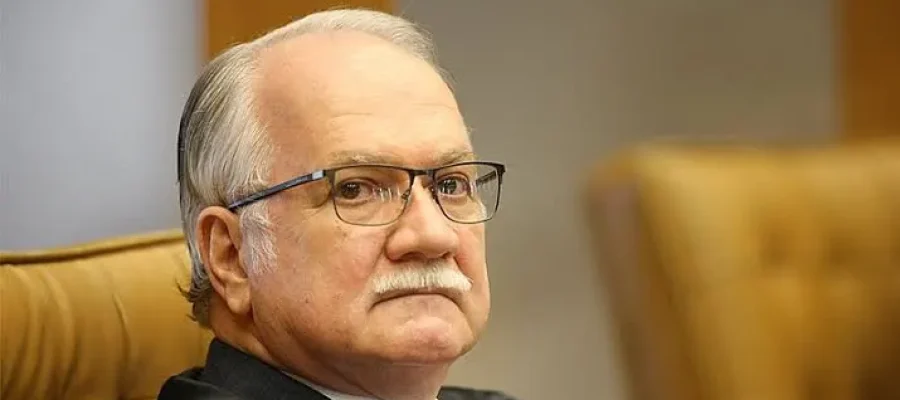 Após ataque interno cometido pelo bolsonarista André Mendonça ao STF, Fachin diz que adotará “medidas cabíveis e necessárias”
