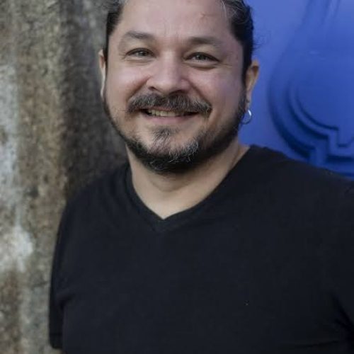 Alan Mendonça celebra 25 anos de trajetória artística com espetáculo no BNB Cultural de Fortaleza