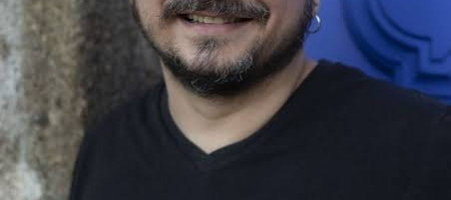 Alan Mendonça celebra 25 anos de trajetória artística com espetáculo no BNB Cultural de Fortaleza